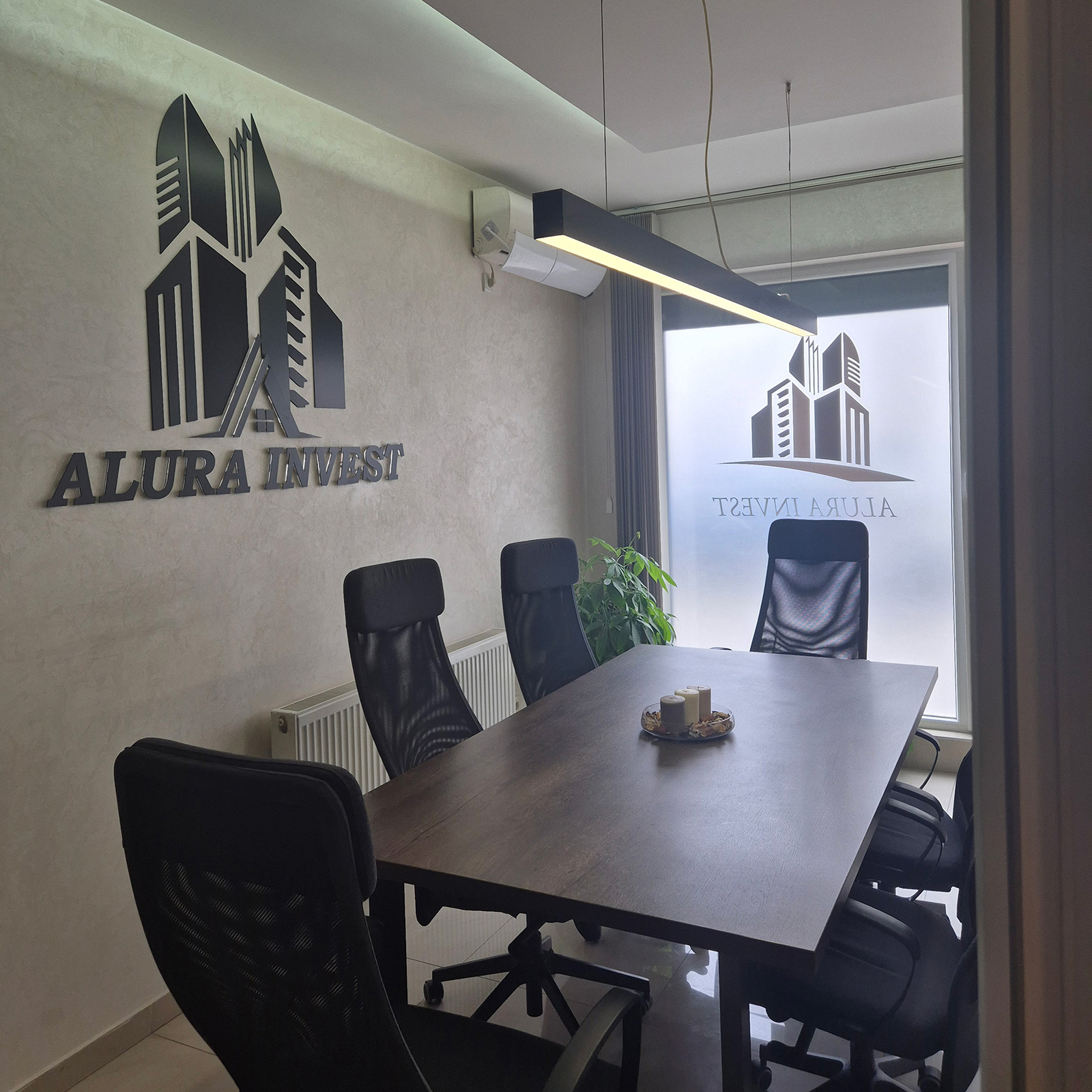 Alura Invest logo zgrada