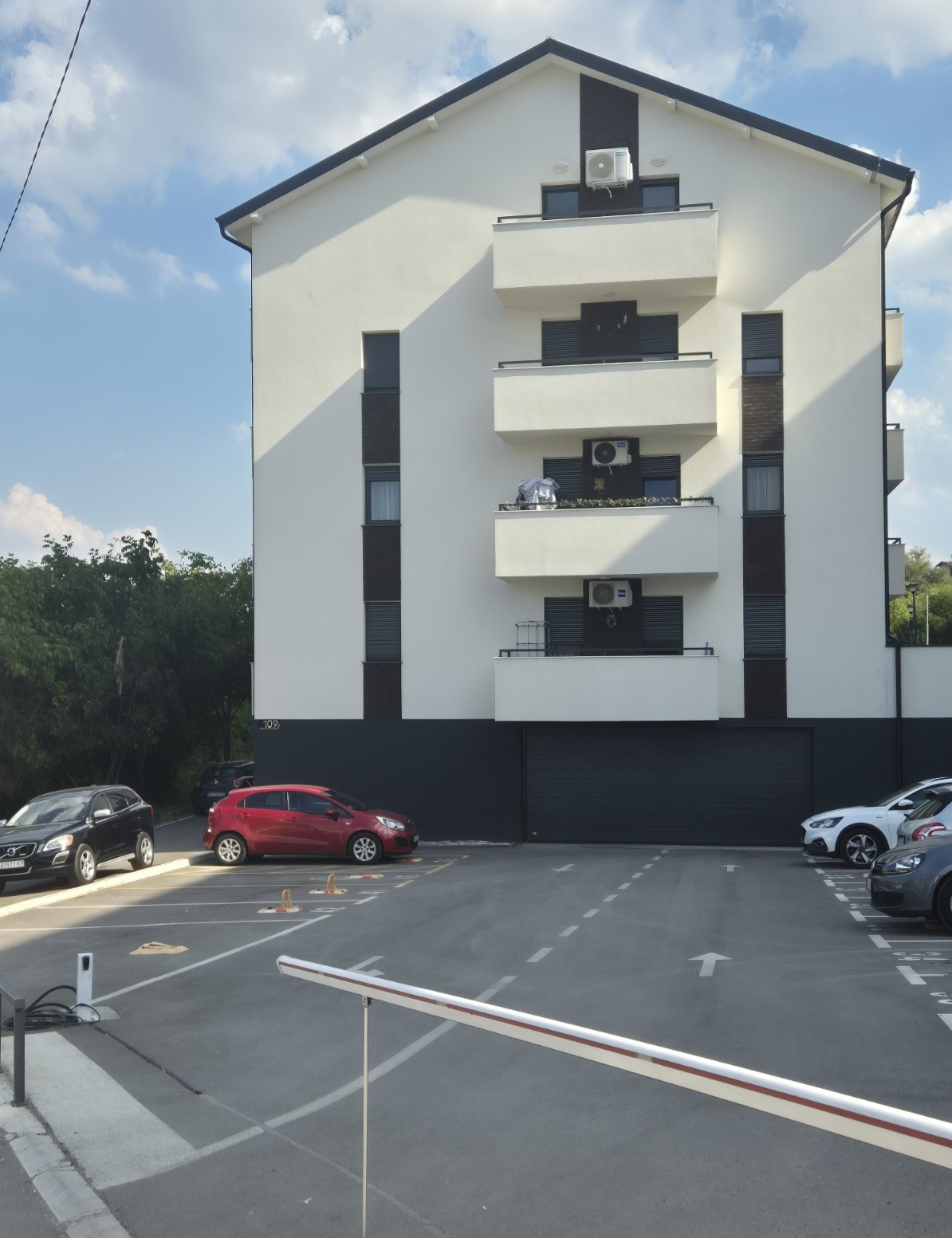Zgrada u naselju Cvetanova cuprija 109j slika 1